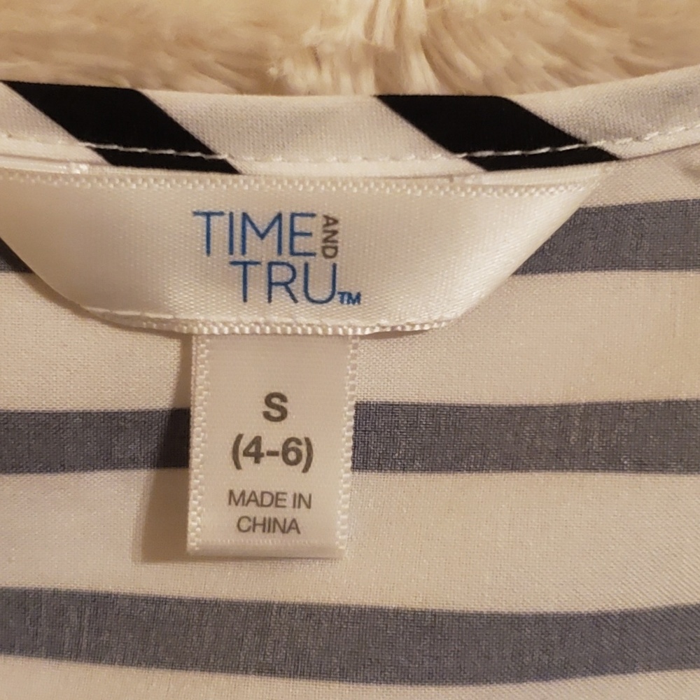 NWOT Women's Blouse - Picture 2 of 3